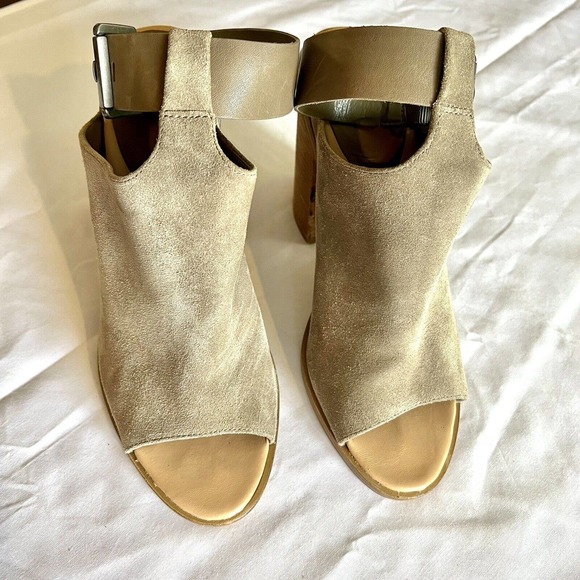 Marc Fisher Sandals Womens 10 M Vashi Ankle Strap Tan Suede Block Heels Casual - Picture 3 of 15